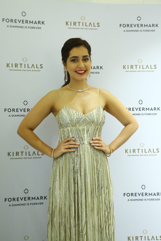 Film Star Raashi Khanna in Forevermark Jewellery