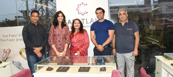 Tanishq-inaugurate-new-Jewellery-showroom-CaratLane-here-at-Chandrasekarpur-Saturday