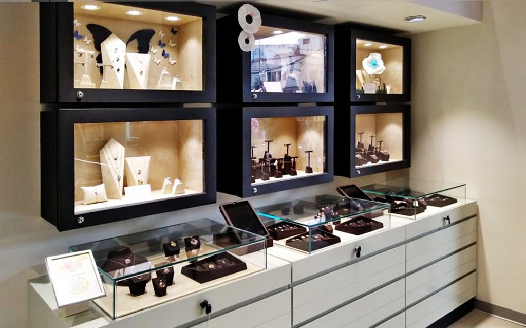 caratlane boring road