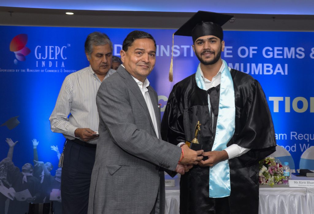 Mr. Kirit Bhansali, Chairman IIGJ Mumai presenting award to second runner up Mr. Shlok Jain for the academic excellence