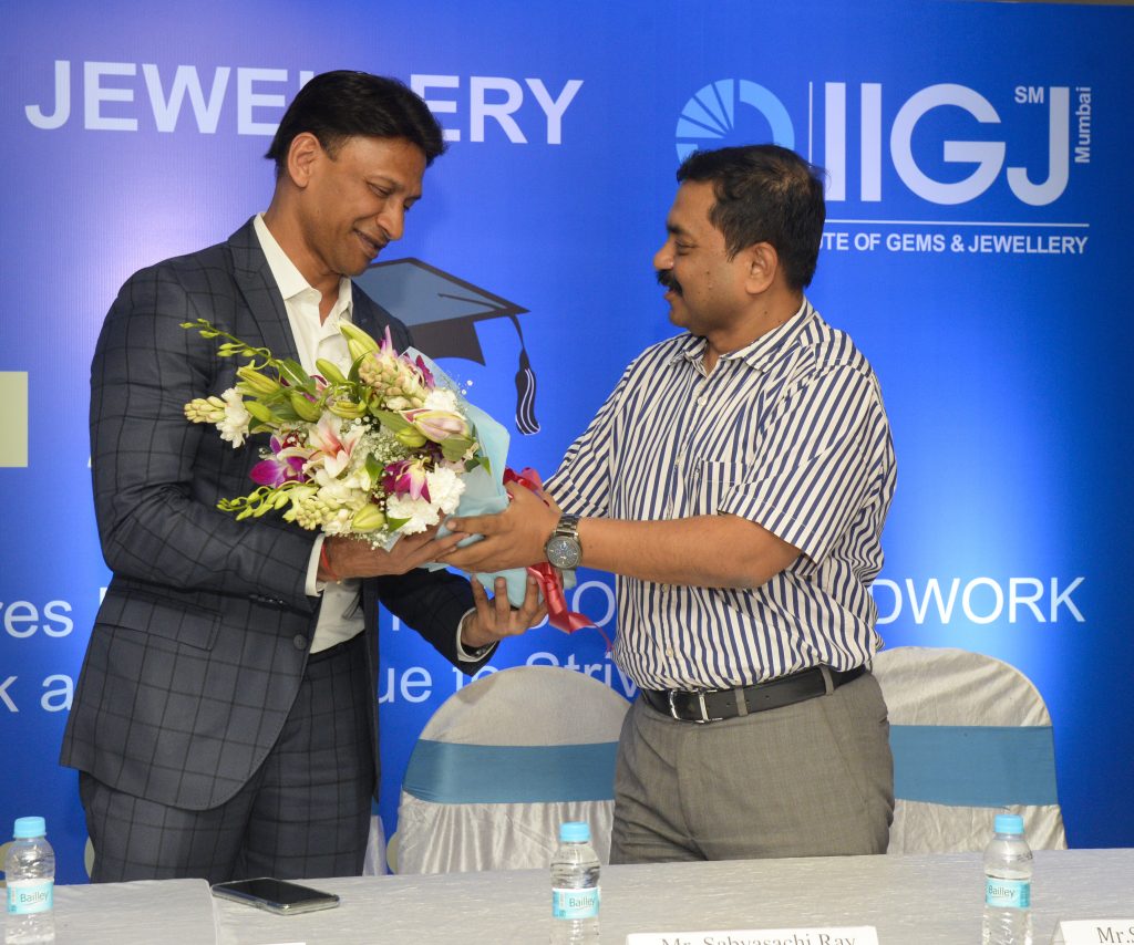 Mr. Sabyasachi Ray - Executive Director GJEPC felicitating Guest of honor - Mr. Alkesh Shah