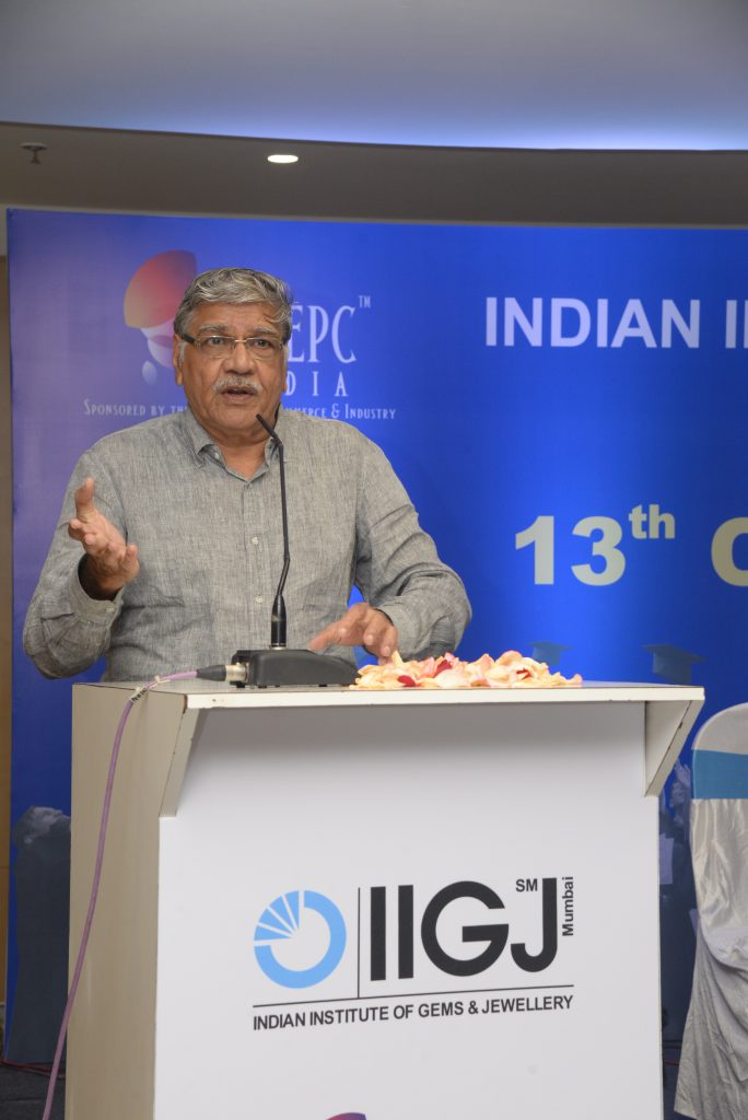 Mr. Sanjay Kothari, Director IIGJ Mumbai congratulating the students.