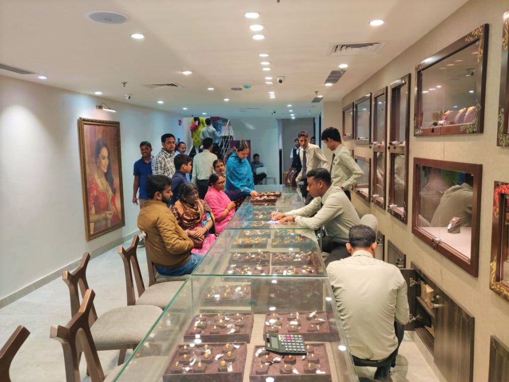 Reliance hot sale jewellery showroom