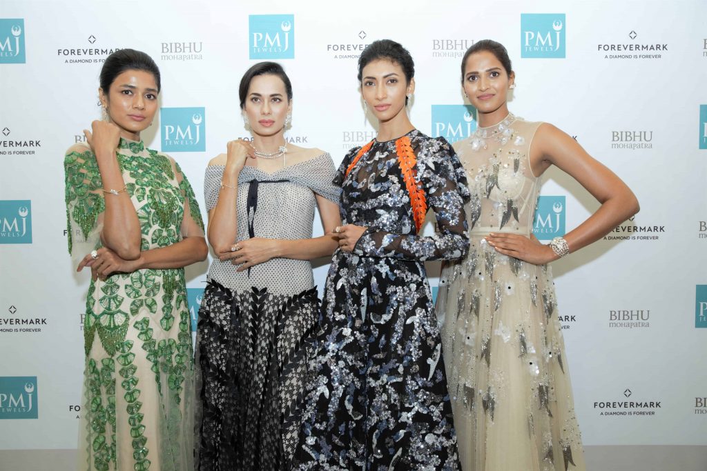 Models-wearing-Forevermarks-new-Artemis-Collection-at-the-collection-in-Hyderabad