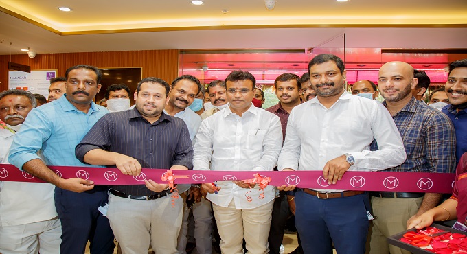 Malabar Gold and Diamonds inaugurate its 10th store in Hyderabad