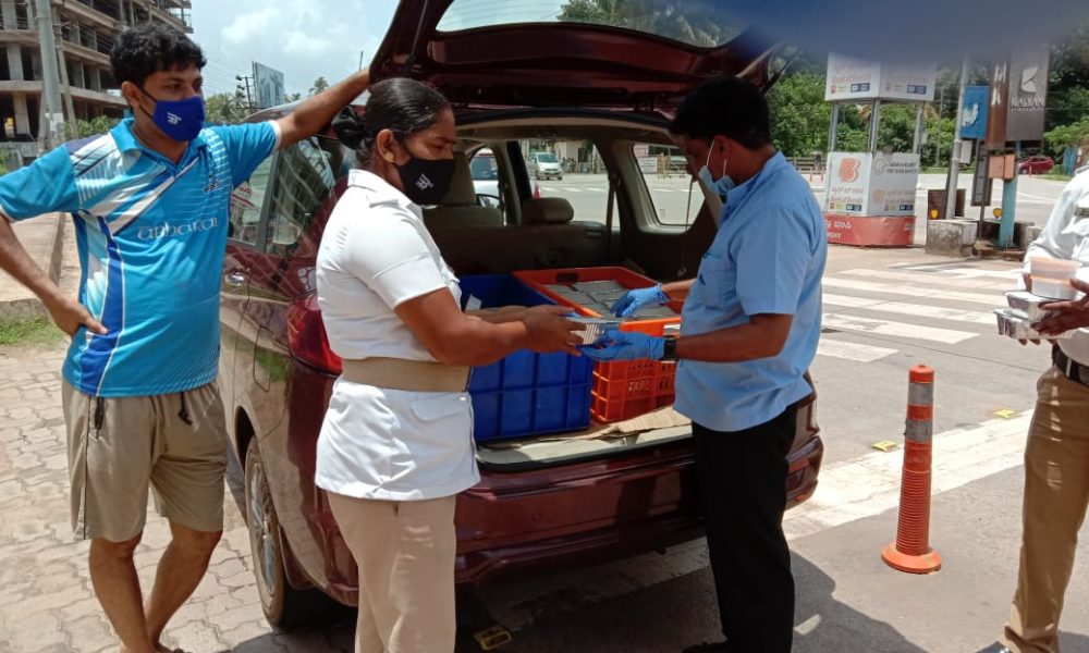 Abharan Jewellers distributes free meals to poor