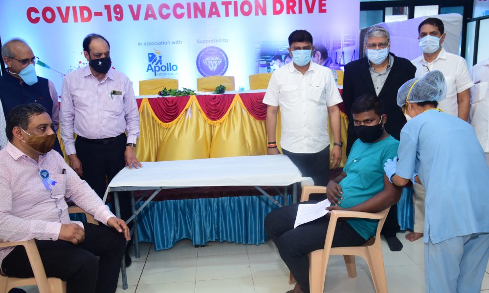 GJEPC organise Covid-19 vaccine drive for diamond jewellery artisans