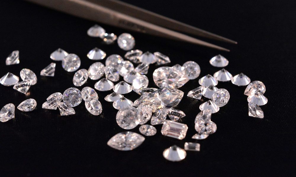 Diamond traders hit by shortage of rough diamonds
