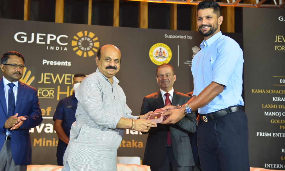 Gem and Jewellery sector along with Karnataka chief minister felicitates Tokyo Olympic 2020 winners at jewellers for hope