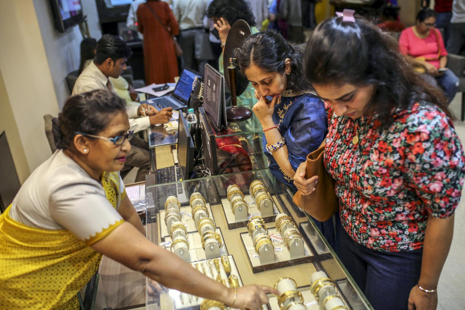 Sale of gold jewellery drops to almost 75% in the last two weeks in Coimbatore due to Russia-Ukraine war