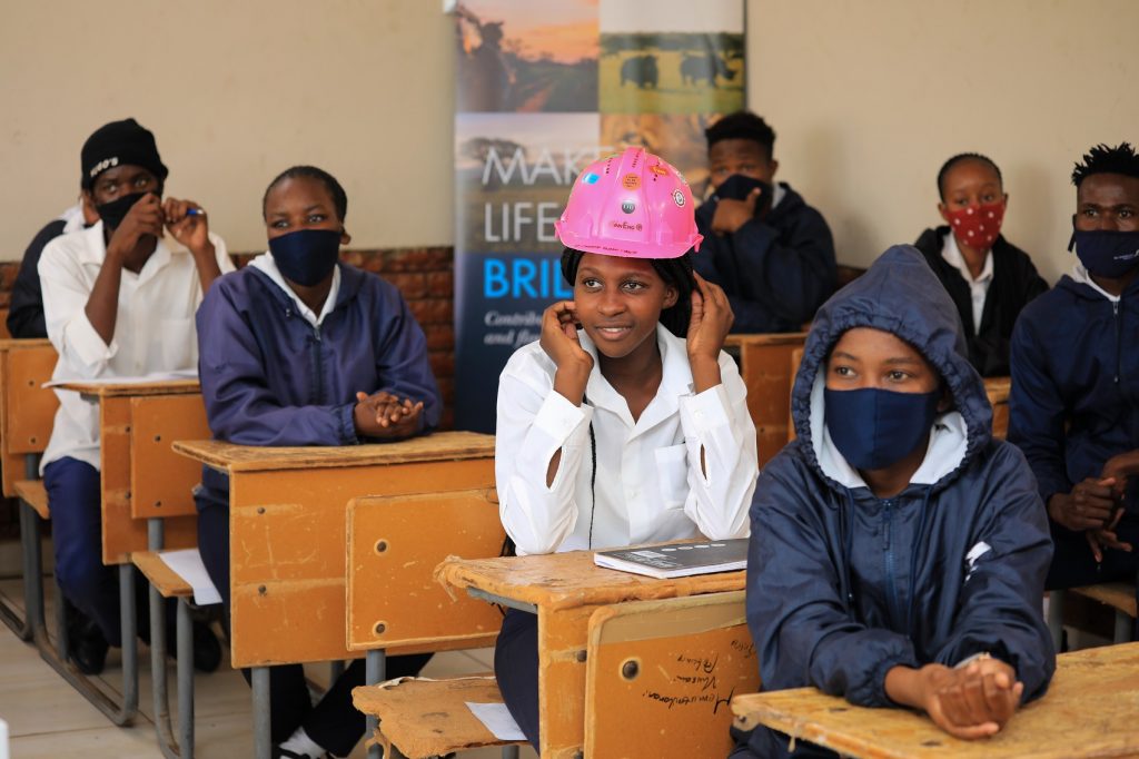 De Beers group extends partnership with WomEng