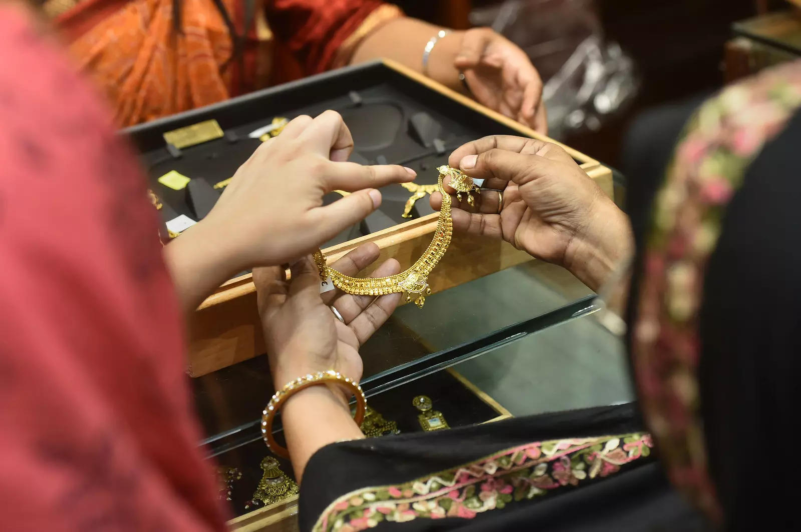 Bullish on Akshaya Tritiya, jewellers peg business at 30 tonnes
