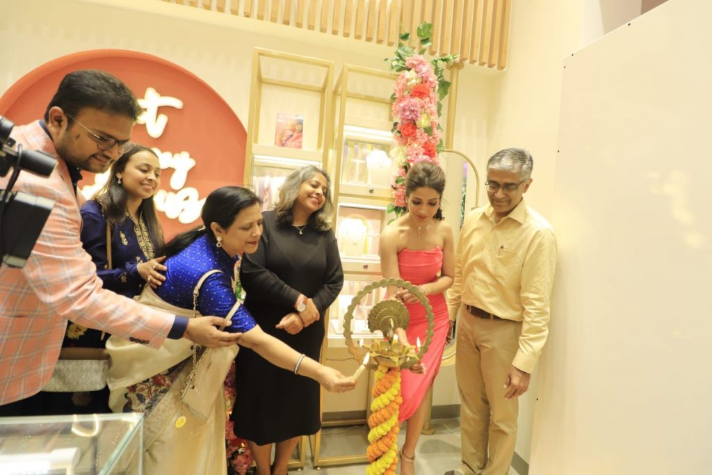 Tanishq showroom in hot sale park street