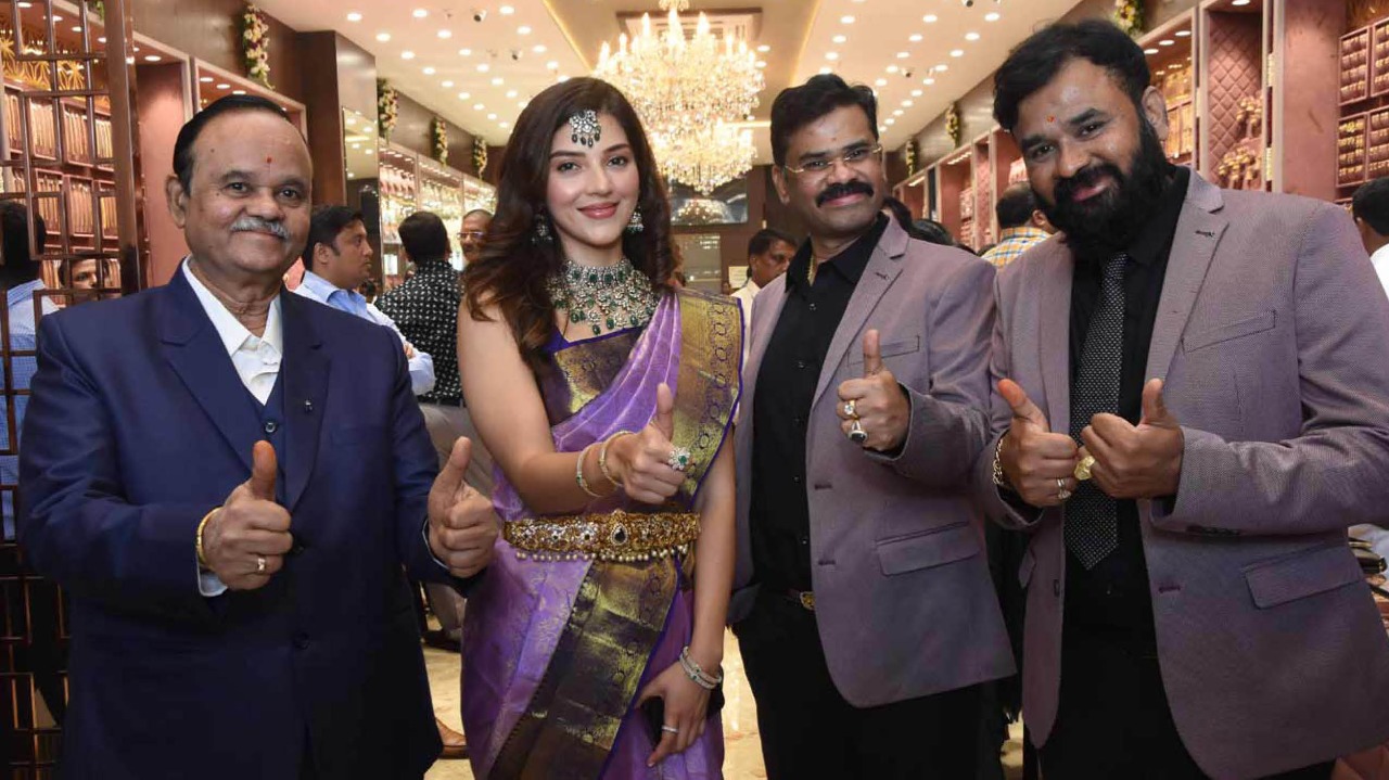Manepally Jewellers showroom launched at Hyderabad’s Chandnagar
