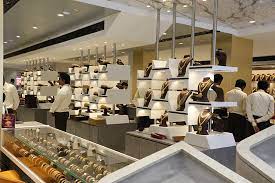 Organised gold jewellery retail sales to grow 23-25% in FY23: Crisil Ratings