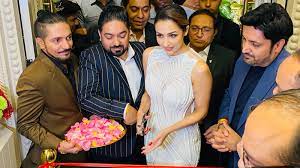 Malaika Arora inaugurates VCJ’s jewellery showroom in Delhi's South Extension 1