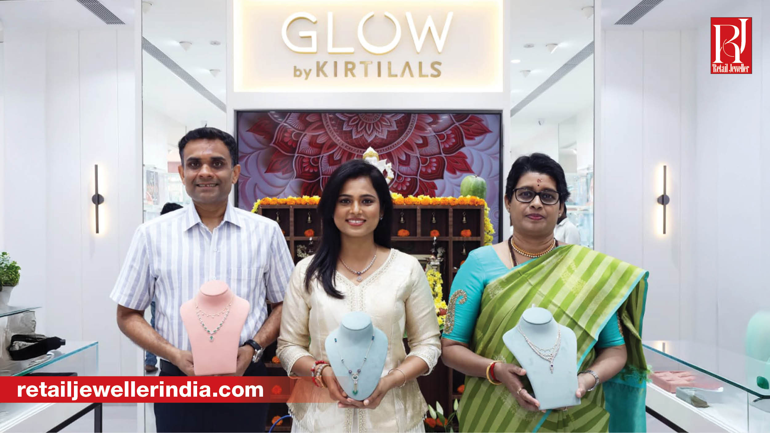 Actor Ramya Pandiyan inaugurates the new Glow by Kirtilals showroom in Adyar, Chennai.